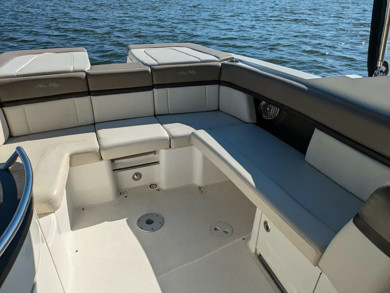 Slide: The Image of Sea Ray 270 SLX 2013 - 7