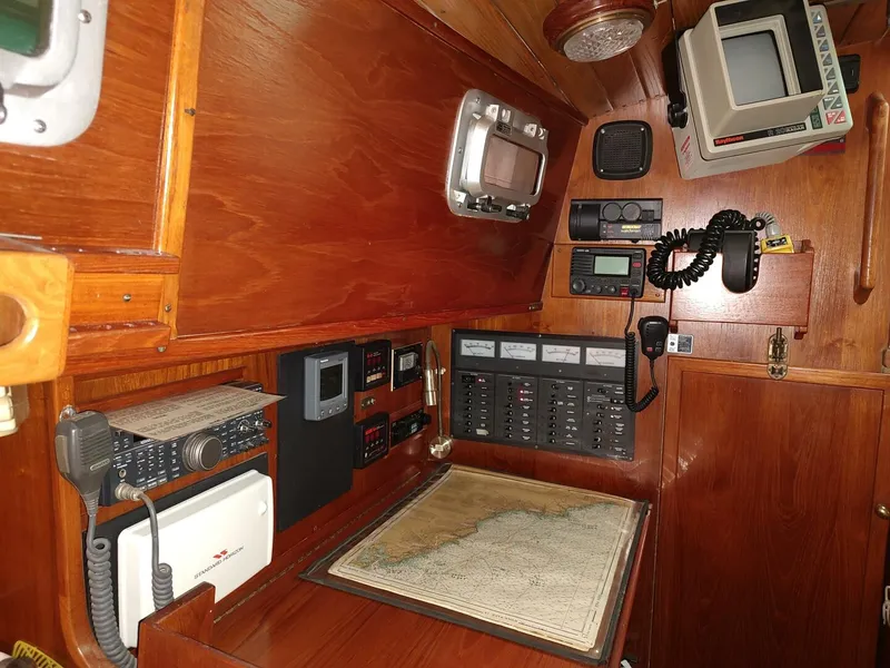Slide: The Image of Brewer STEEL HULL Kaiulani 1988 - 16