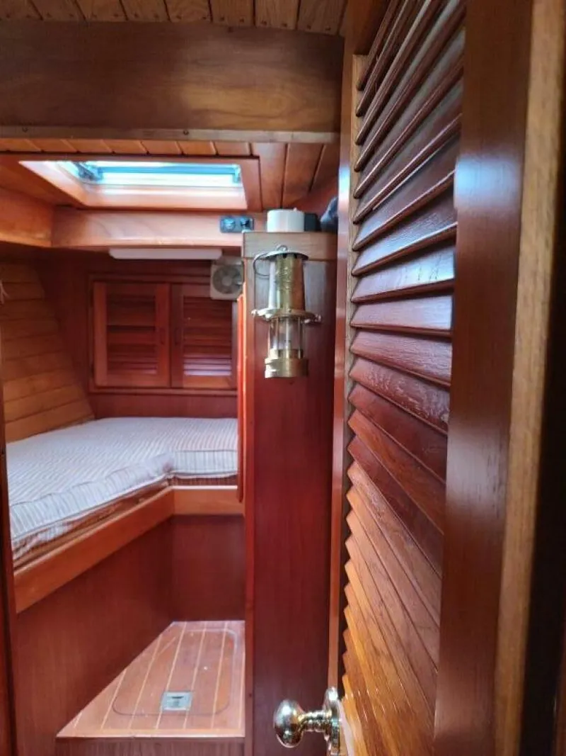 Slide: The Image of Brewer STEEL HULL Kaiulani 1988 - 45