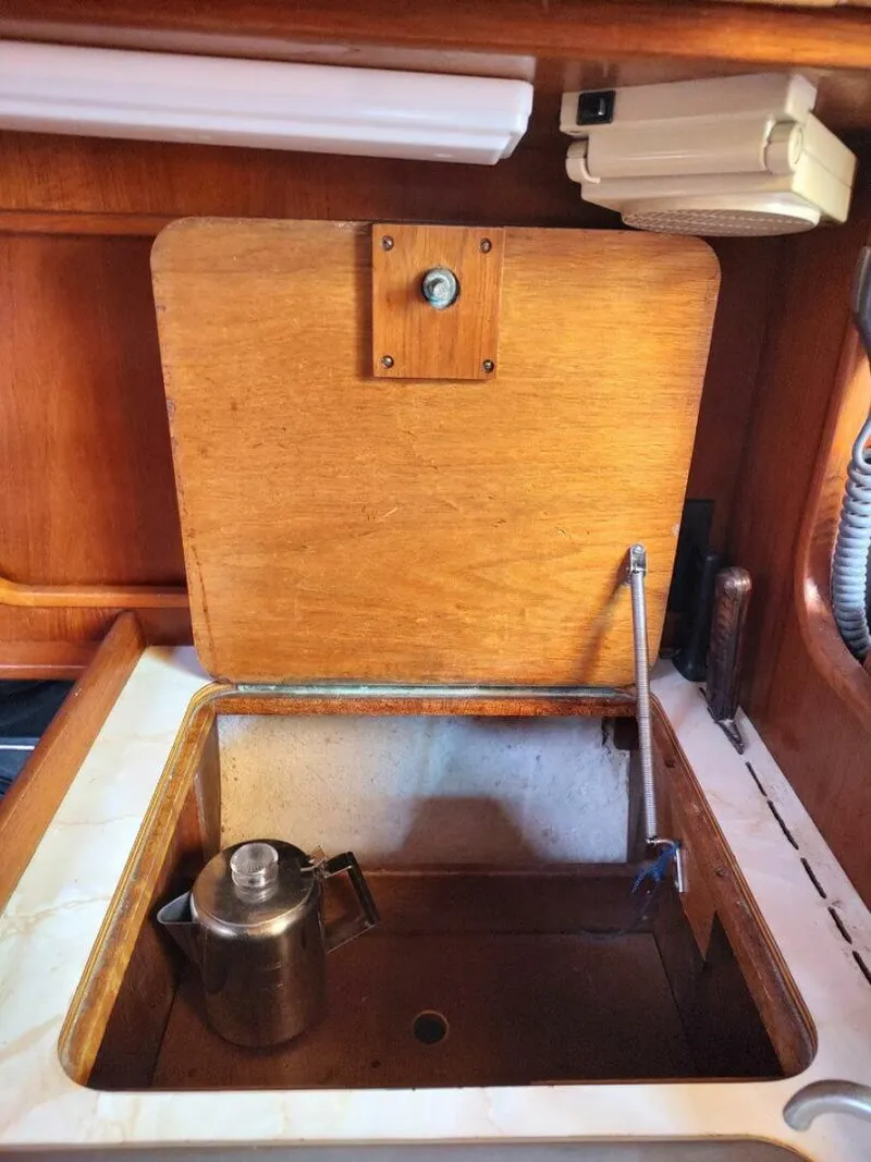 Slide: The Image of Brewer STEEL HULL Kaiulani 1988 - 70