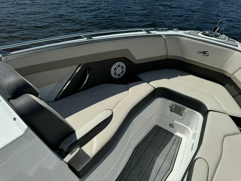 Slide: The Image of Monterey 278 SS 2022 - 11