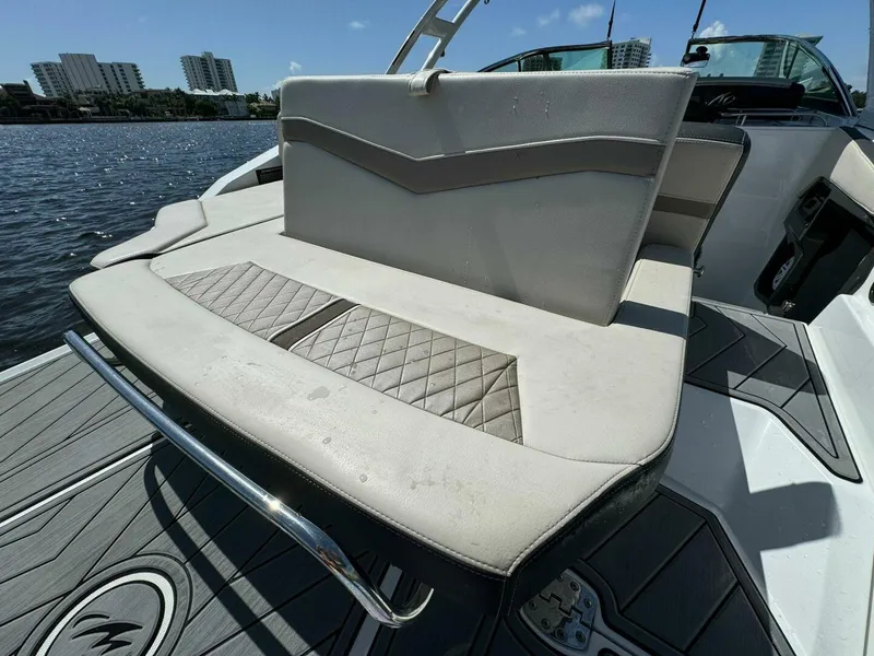 Slide: The Image of Monterey 278 SS 2022 - 25