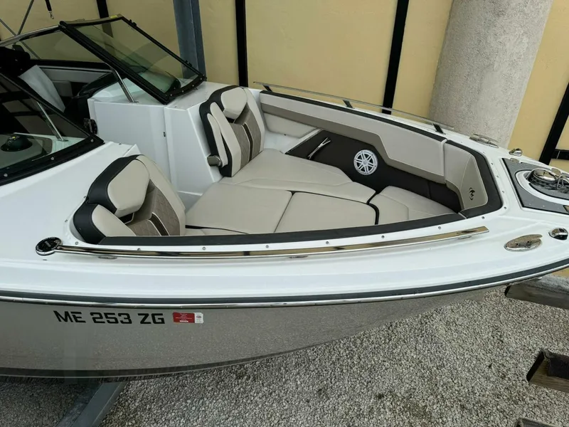 Slide: The Image of Monterey 278 SS 2022 - 6