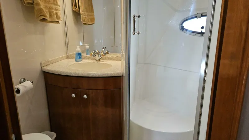 Slide: The Image of Carver Yachts 450 Voyager 2000 - 24