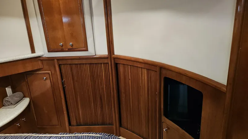 Slide: The Image of Carver Yachts 450 Voyager 2000 - 31
