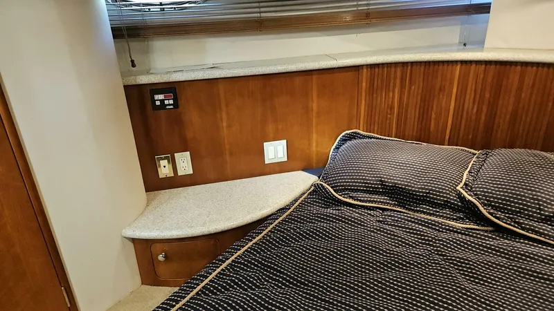 Slide: The Image of Carver Yachts 450 Voyager 2000 - 32