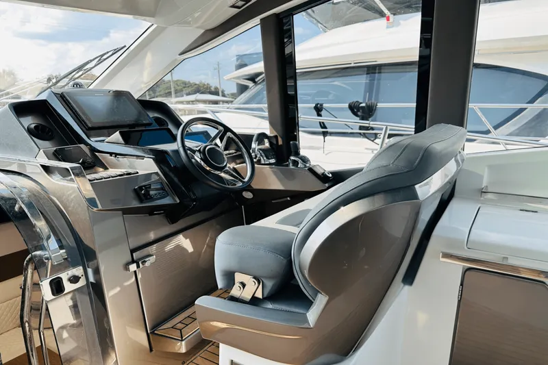 Slide: The Image of Galeon 485 HTS 2018 - 22
