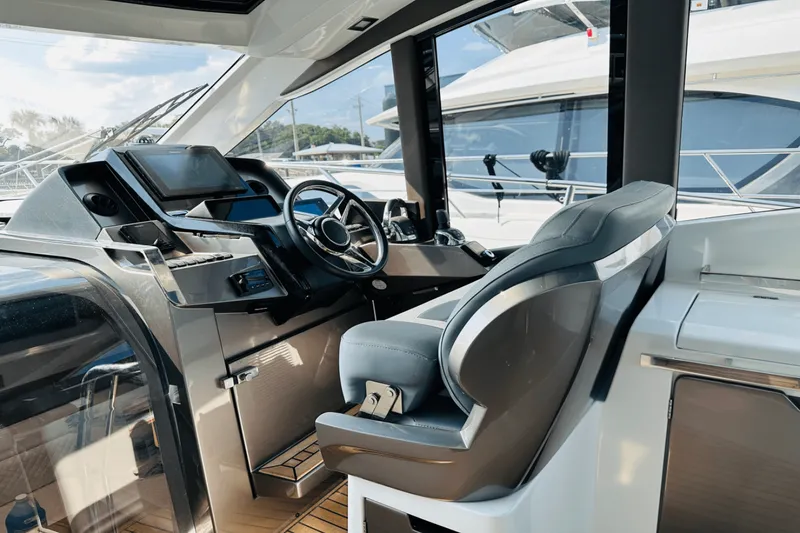 Slide: The Image of Galeon 485 HTS 2018 - 23