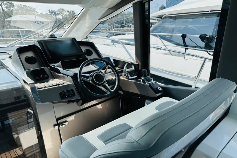 Slide: The Image of Galeon 485 HTS 2018 - 24