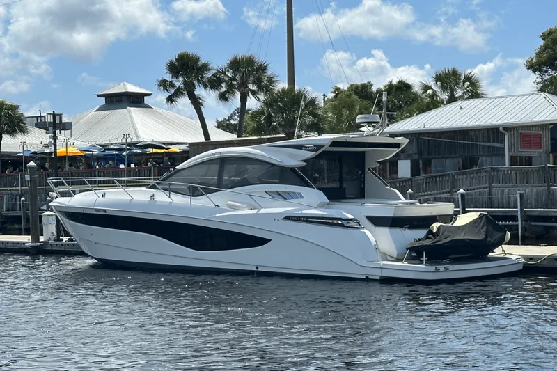 Slide: The Image of Galeon 485 HTS 2018 - 4