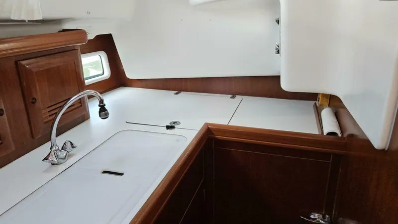 Slide: The Image of Beneteau Limited Edition 411 2002 - 13
