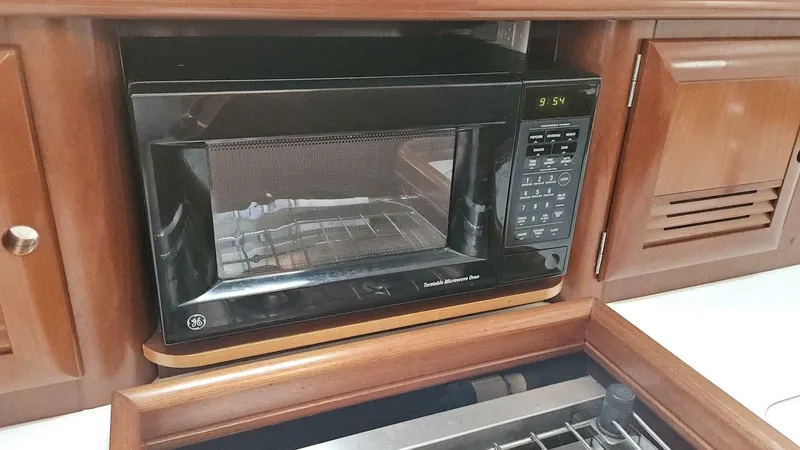 Slide: The Image of Beneteau Limited Edition 411 2002 - 28