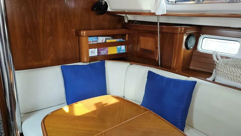 Slide: The Image of Beneteau Limited Edition 411 2002 - 3
