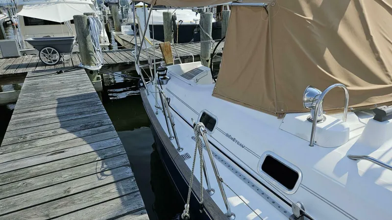 Slide: The Image of Beneteau Limited Edition 411 2002 - 42