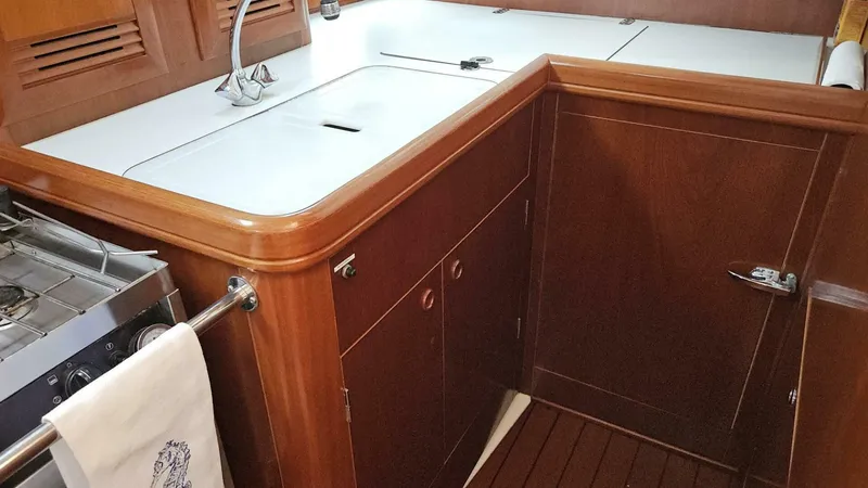 Slide: The Image of Beneteau Limited Edition 411 2002 - 7