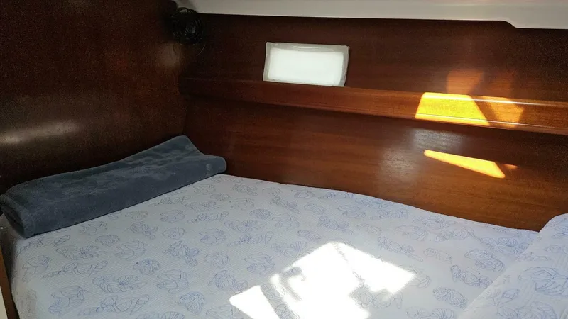 Slide: The Image of Beneteau Limited Edition 411 2002 - 8