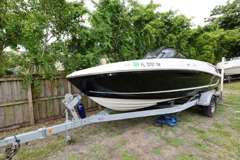 The Image of Bayliner VR5 Bowrider OB 2019 - 0