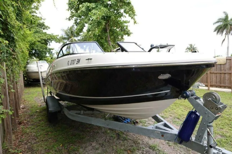 Slide: The Image of Bayliner VR5 Bowrider OB 2019 - 19