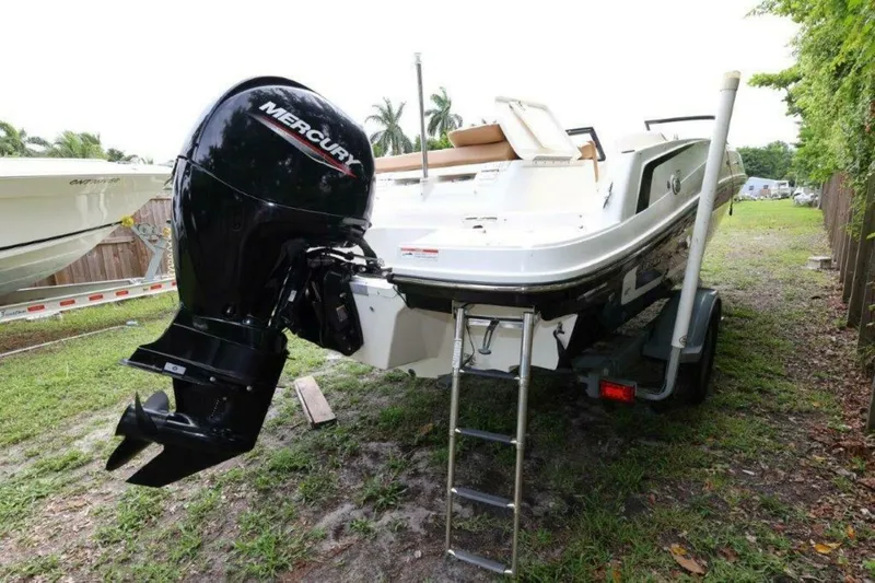 Slide: The Image of Bayliner VR5 Bowrider OB 2019 - 20