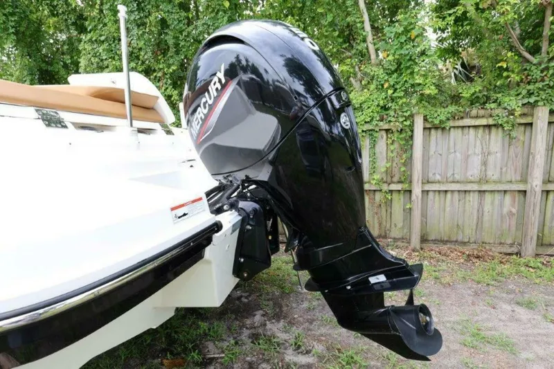 Slide: The Image of Bayliner VR5 Bowrider OB 2019 - 22