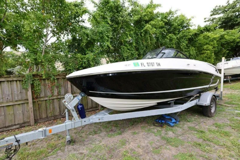 Slide: The Image of Bayliner VR5 Bowrider OB 2019 - 26