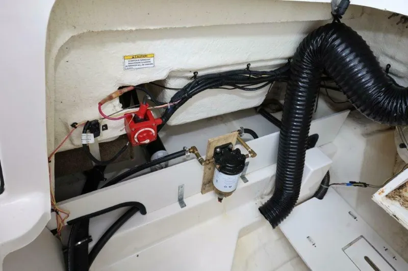 Slide: The Image of Bayliner VR5 Bowrider OB 2019 - 3