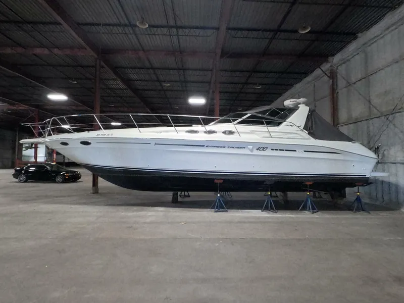 Slide: The Image of Sea Ray 400 Express 1995 - 11