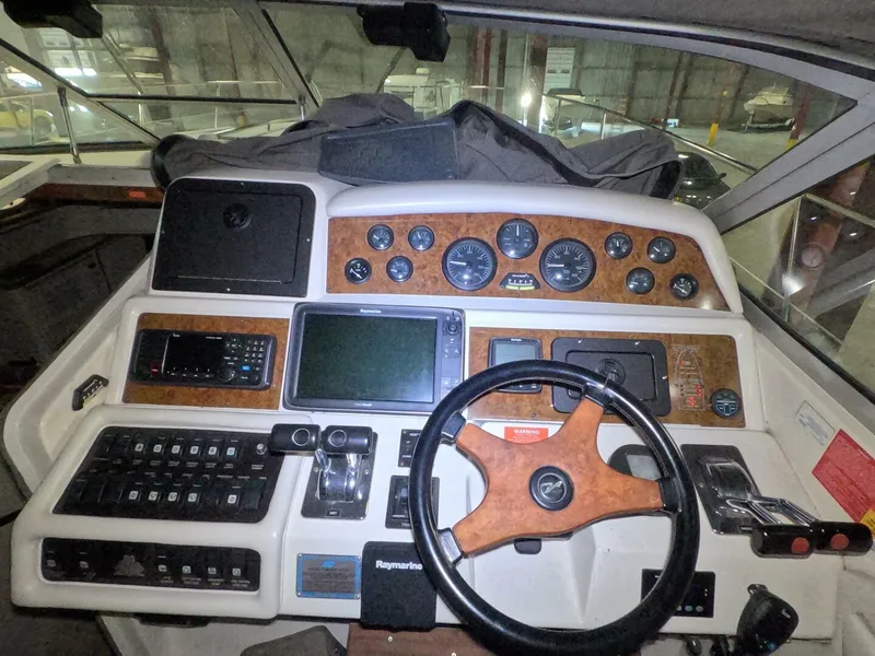 Slide: The Image of Sea Ray 400 Express 1995 - 15