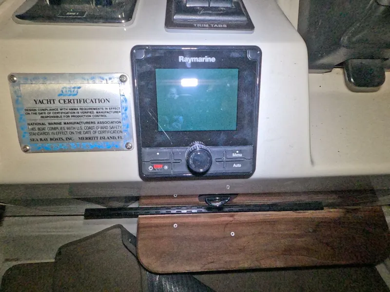 Slide: The Image of Sea Ray 400 Express 1995 - 17