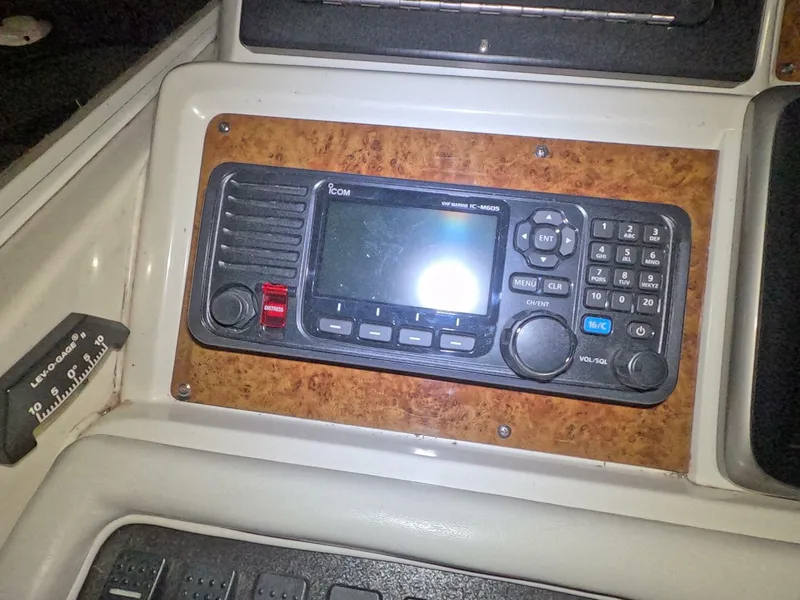 Slide: The Image of Sea Ray 400 Express 1995 - 19