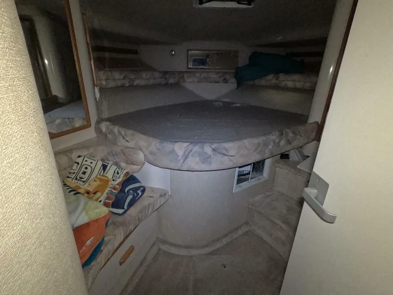 Slide: The Image of Sea Ray 400 Express 1995 - 25