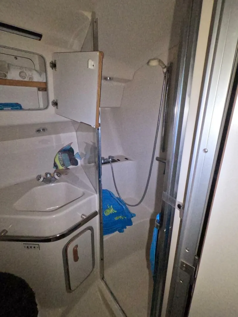 Slide: The Image of Sea Ray 400 Express 1995 - 27