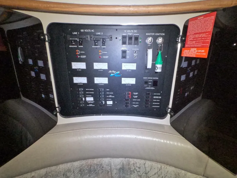 Slide: The Image of Sea Ray 400 Express 1995 - 31