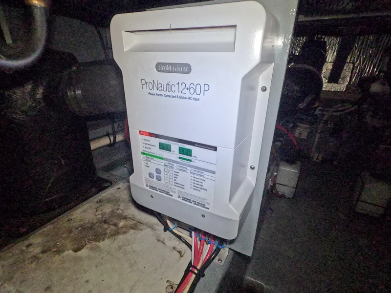 Slide: The Image of Sea Ray 400 Express 1995 - 38