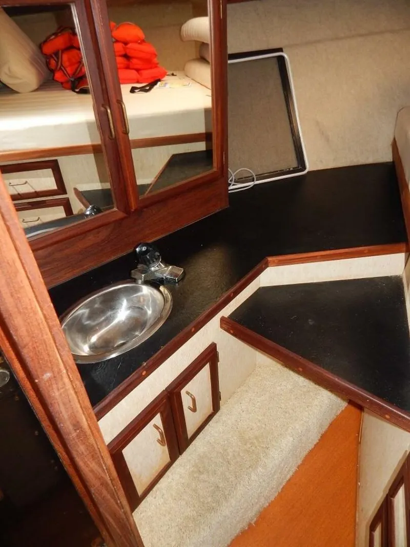 Slide: The Image of Carver Yachts Mariner 2897 1983 - 11