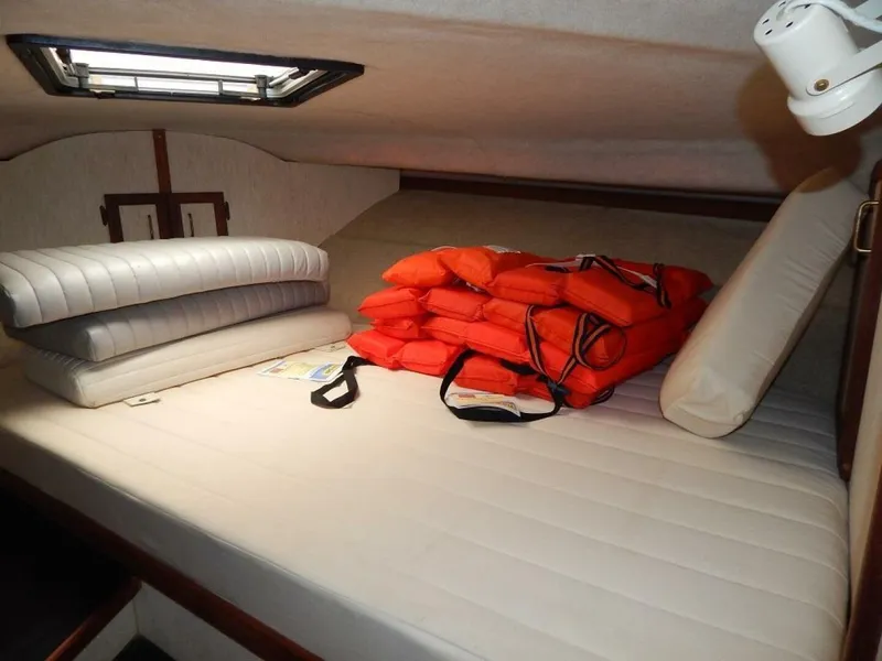Slide: The Image of Carver Yachts Mariner 2897 1983 - 12