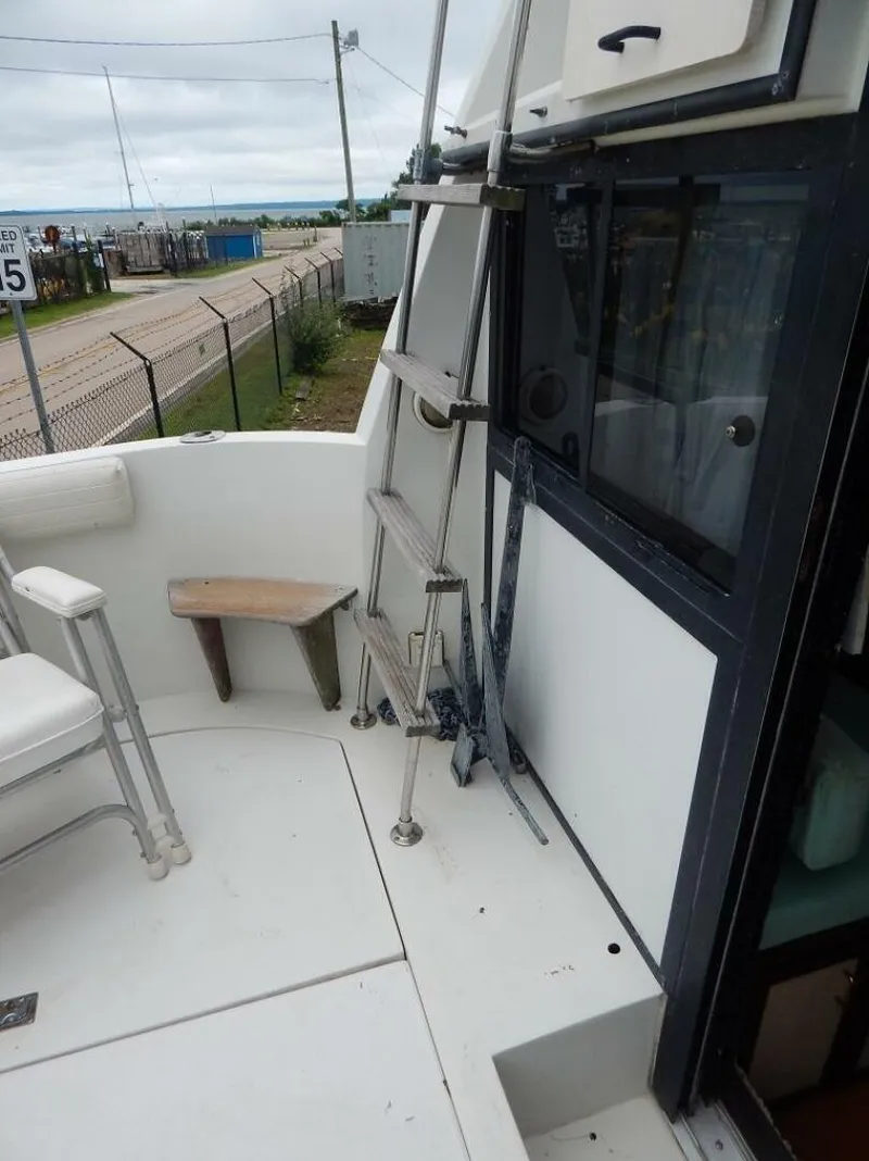Slide: The Image of Carver Yachts Mariner 2897 1983 - 18
