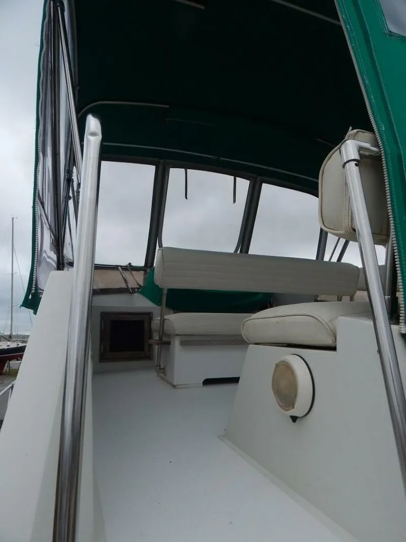 Slide: The Image of Carver Yachts Mariner 2897 1983 - 19