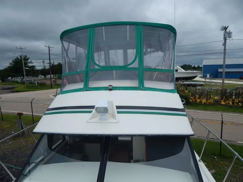 Slide: The Image of Carver Yachts Mariner 2897 1983 - 26