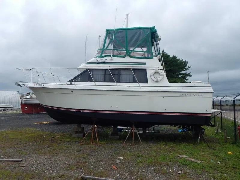 Slide: The Image of Carver Yachts Mariner 2897 1983 - 32