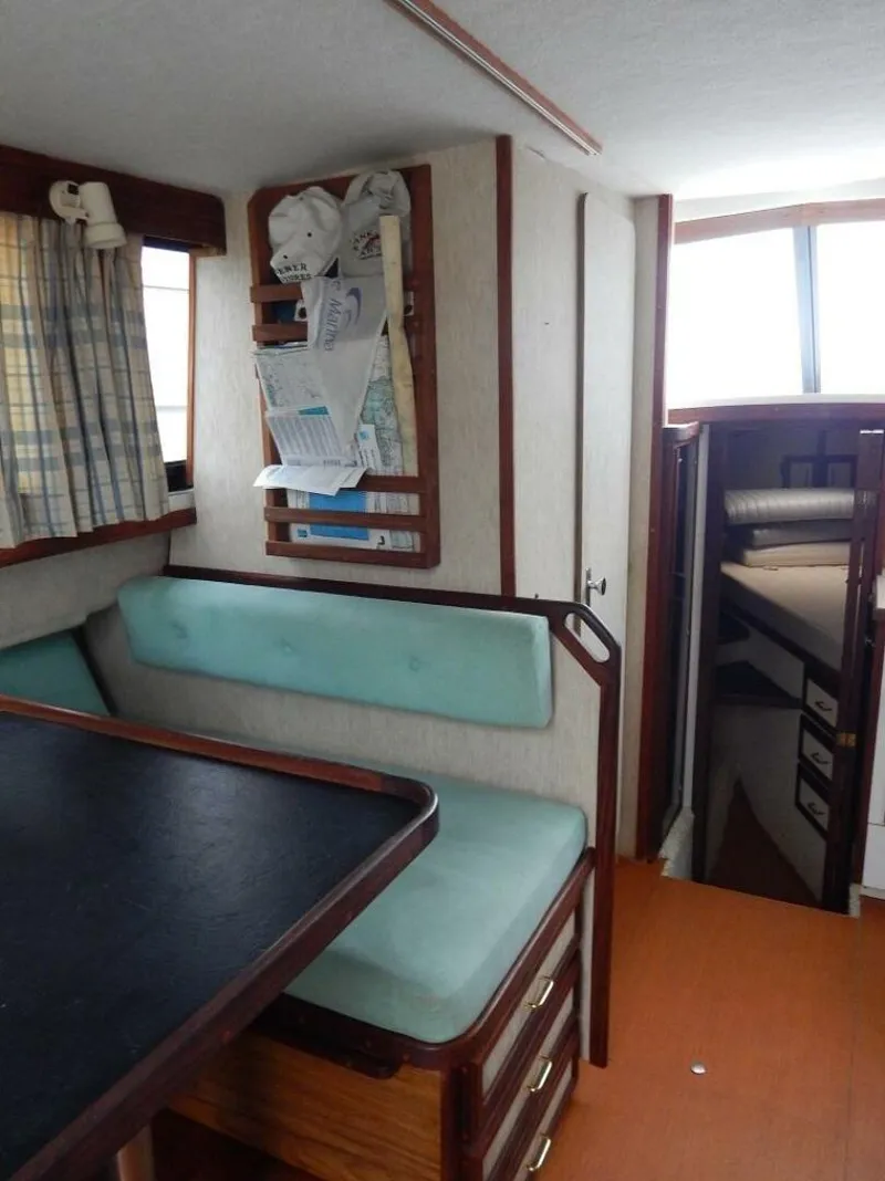 Slide: The Image of Carver Yachts Mariner 2897 1983 - 5