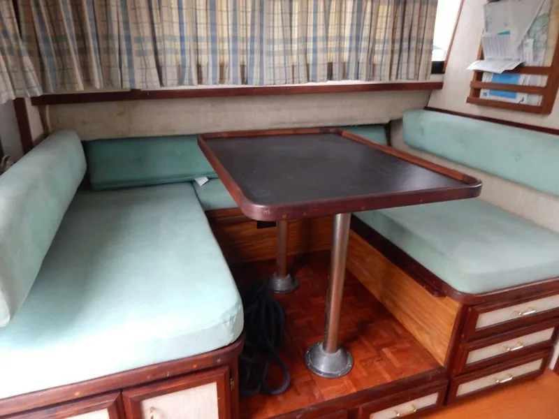 Slide: The Image of Carver Yachts Mariner 2897 1983 - 6