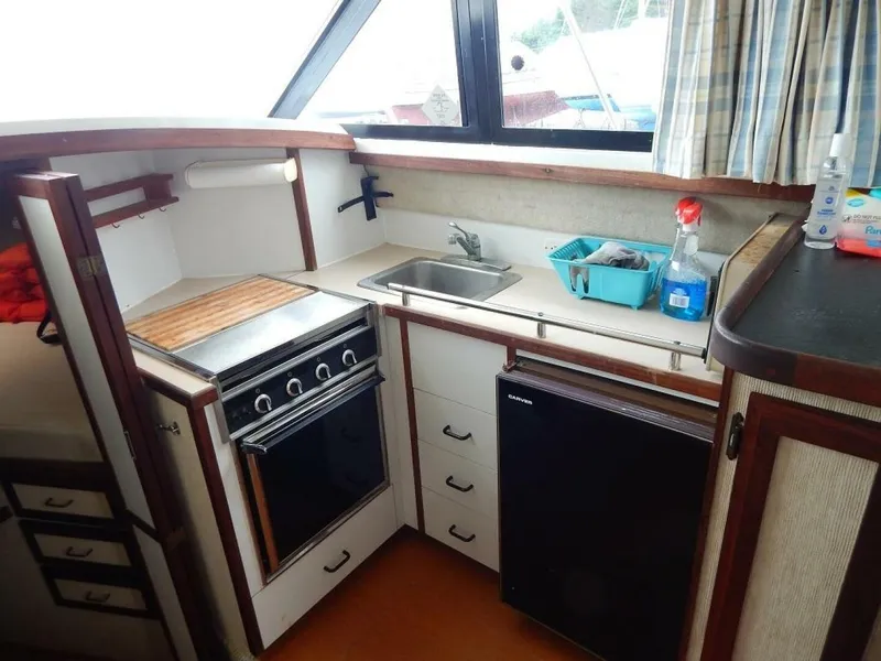 Slide: The Image of Carver Yachts Mariner 2897 1983 - 8