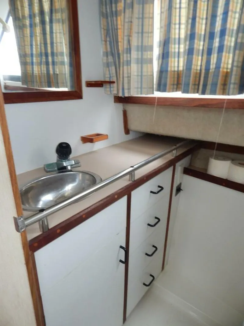 Slide: The Image of Carver Yachts Mariner 2897 1983 - 9