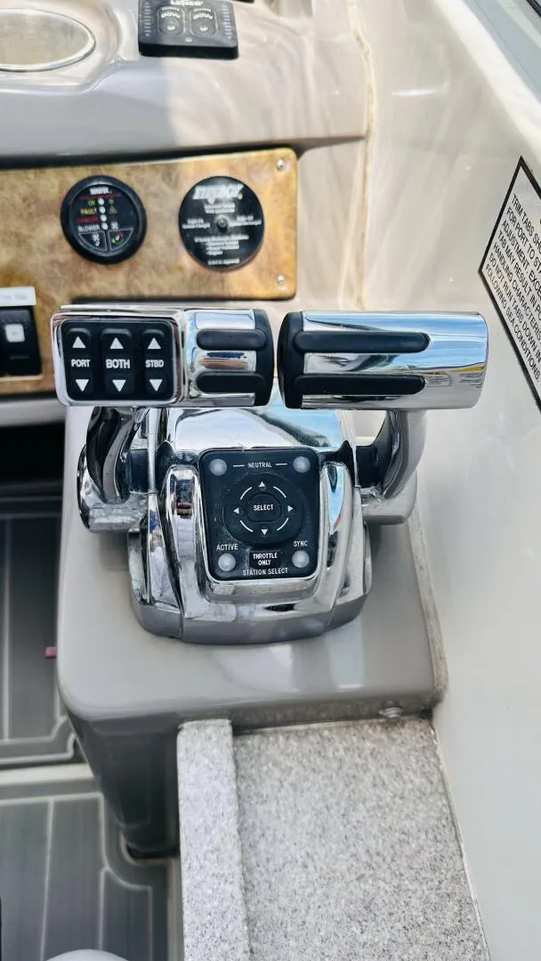 Slide: The Image of Rinker 350 Express Cruiser 2007 - 20