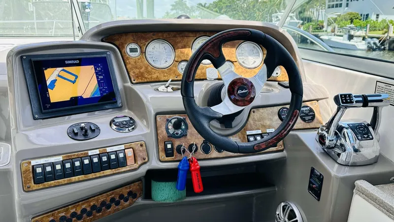 Slide: The Image of Rinker 350 Express Cruiser 2007 - 4