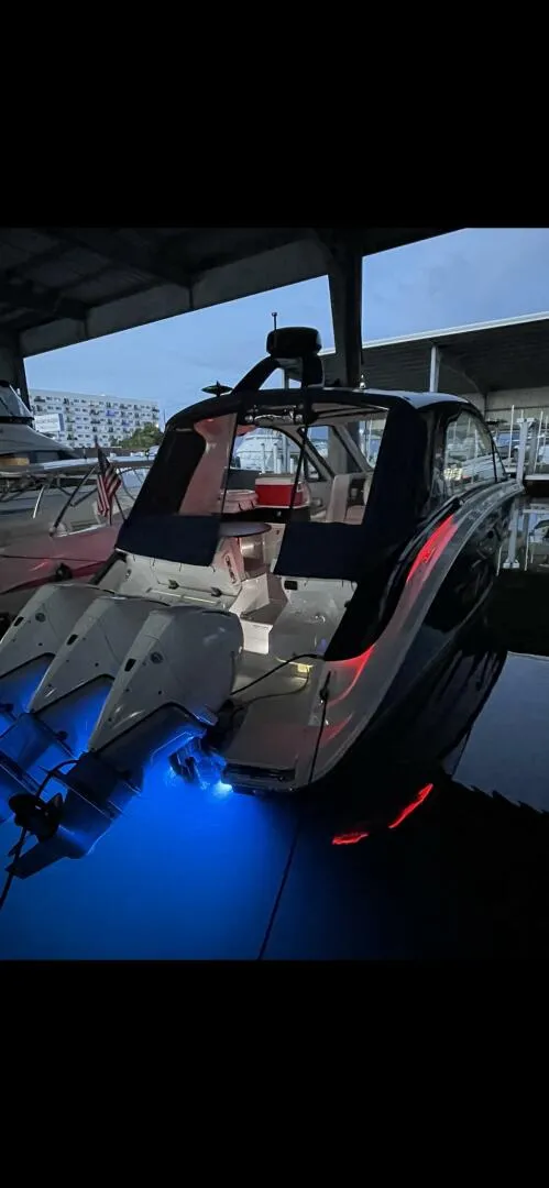 Slide: The Image of Sea Ray 2022 - 10