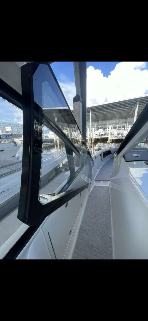 Slide: The Image of Sea Ray 2022 - 44