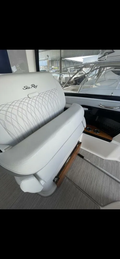 Slide: The Image of Sea Ray 2022 - 46