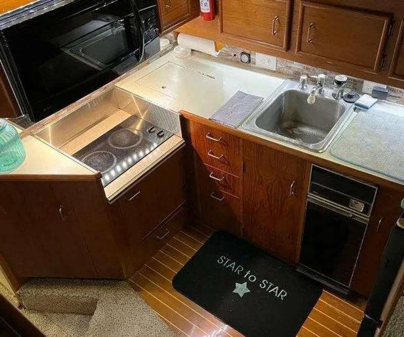 Slide: The Image of Ocean 44 Super Sport Custom 1989 - 17